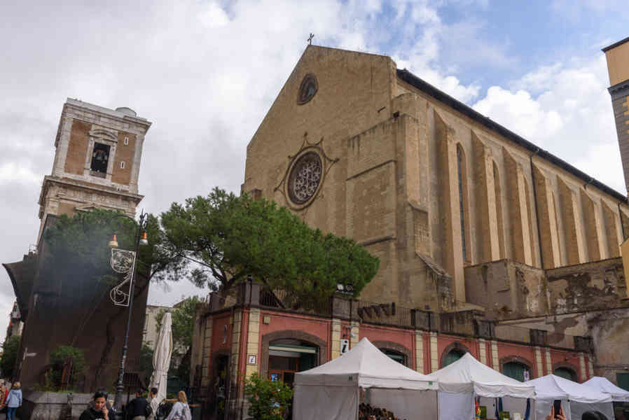 077 - Italia - Nápoles - basílica y convento de Santa Clara.jpg